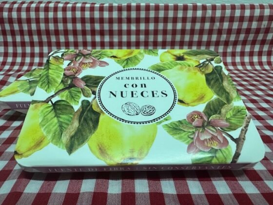 Membrillo con nueces